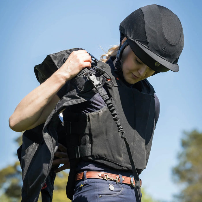 Back on Track - hjälmöverdrag till eq3 lynx eventing