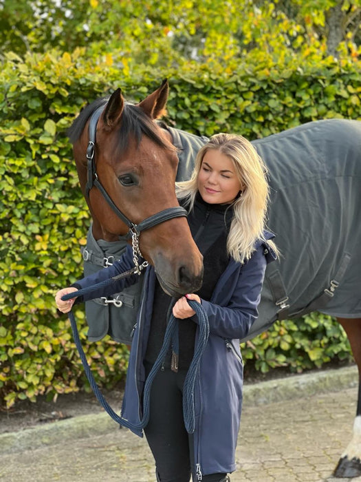 Catago - abby lång ridjacka i softshell navy