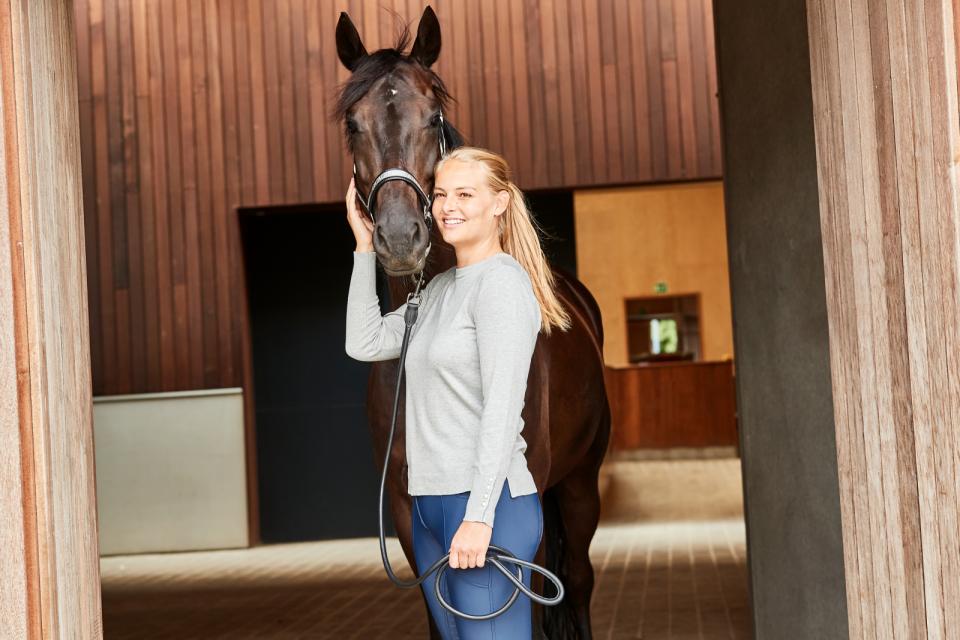 Catago - robyn stickad pullover grå